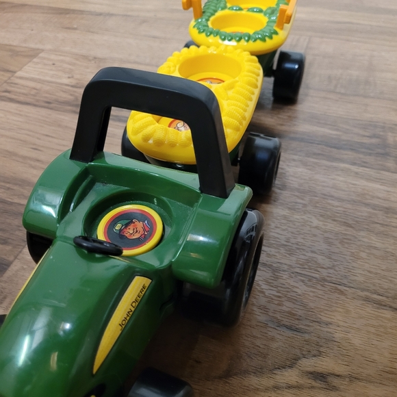 John Deere Roll and Go Flashlight & Tractor - Picture 7 of 7